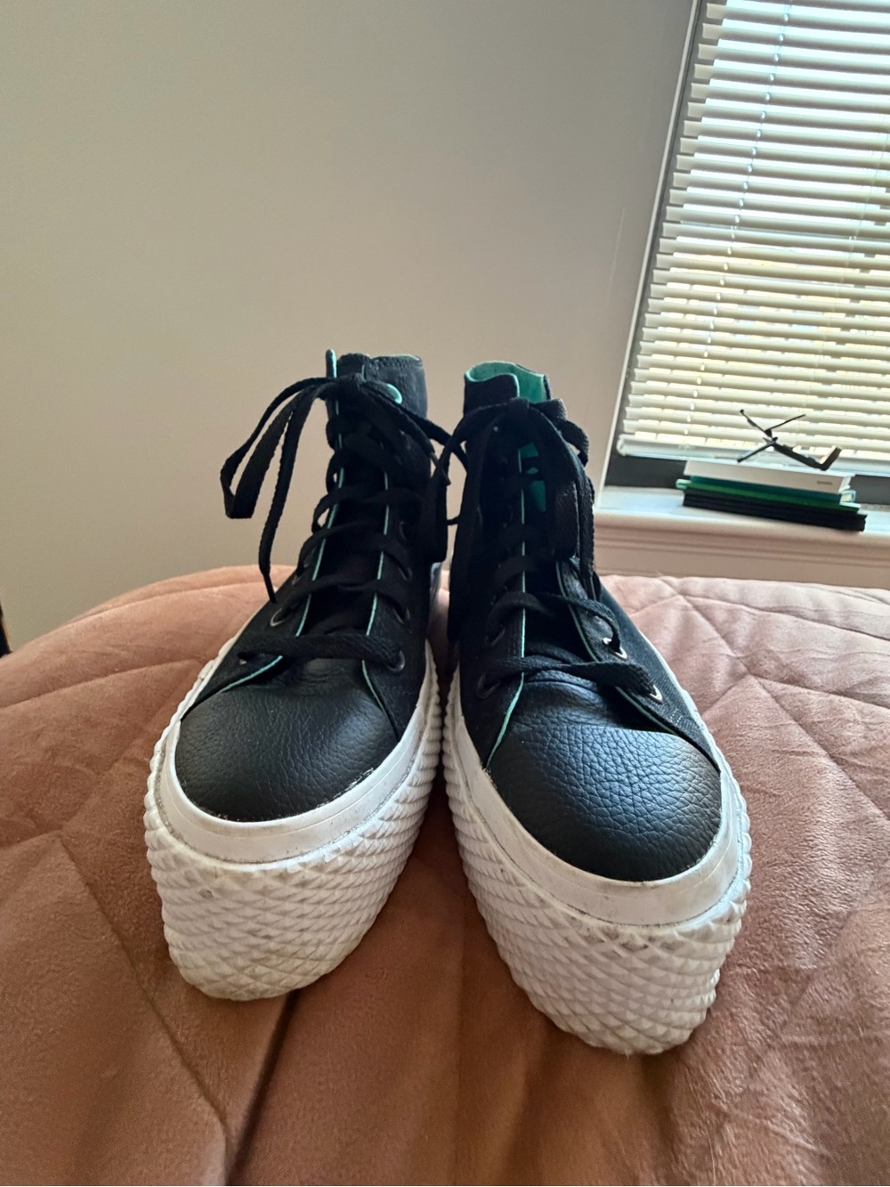 Converse size 6.5 Platform Lace-Up Sneakers in Black and White